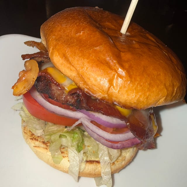 Bacon 3 Cheeseburger.