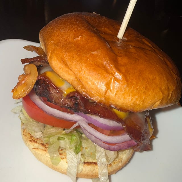 Bacon 3 Cheeseburger.